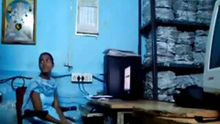 श्यामा संग राम्रो स्तन उनको प्रिय मा गीला बिल्ली