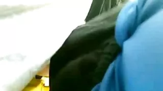 एक नरम सोफा बोट एक मजबूत पिस्टन मा एक मानिस