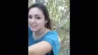 मान्छे उनको पेट मा टैटू र सह संग गोरा गडबड